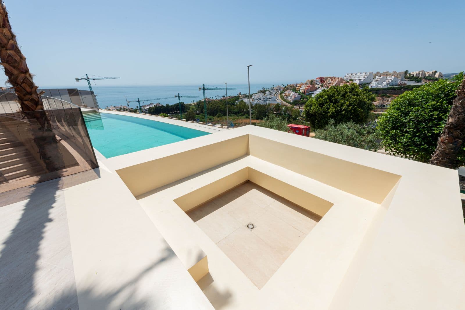 Villa Infinity, 13