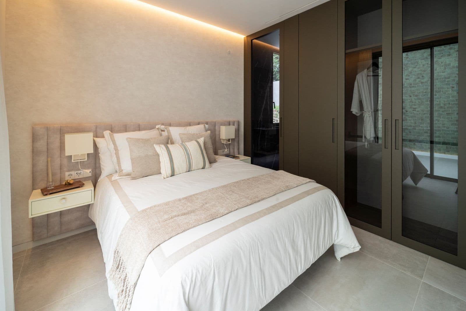 Villa Esmeralda, 14