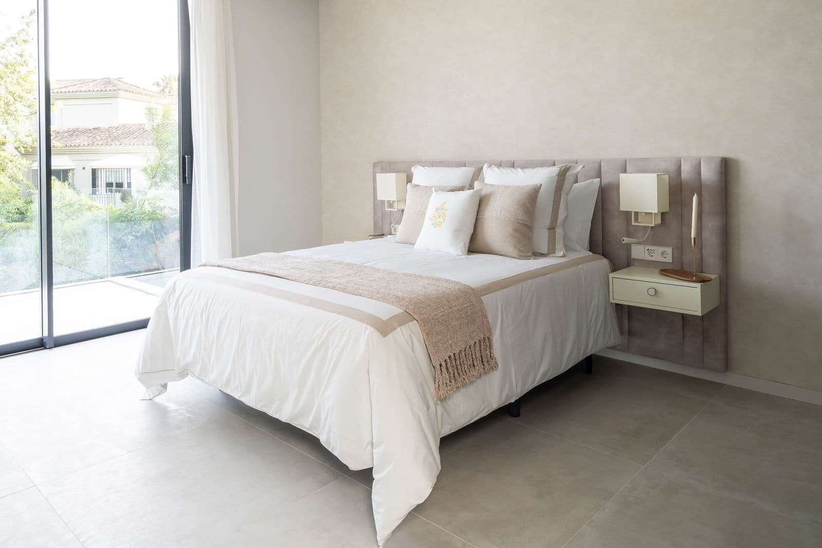 Villa Esmeralda, 15