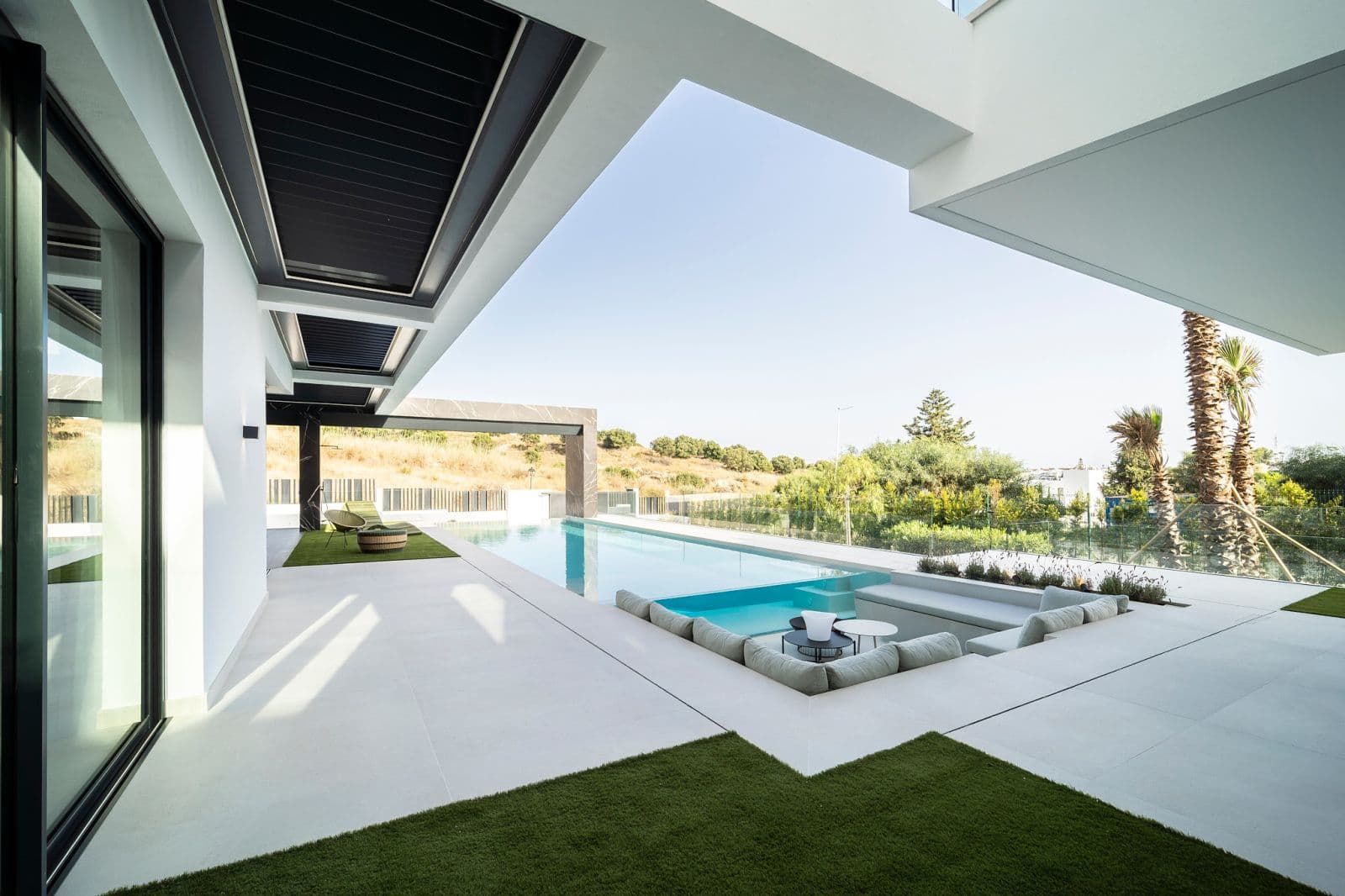 Villa Esmeralda, 18