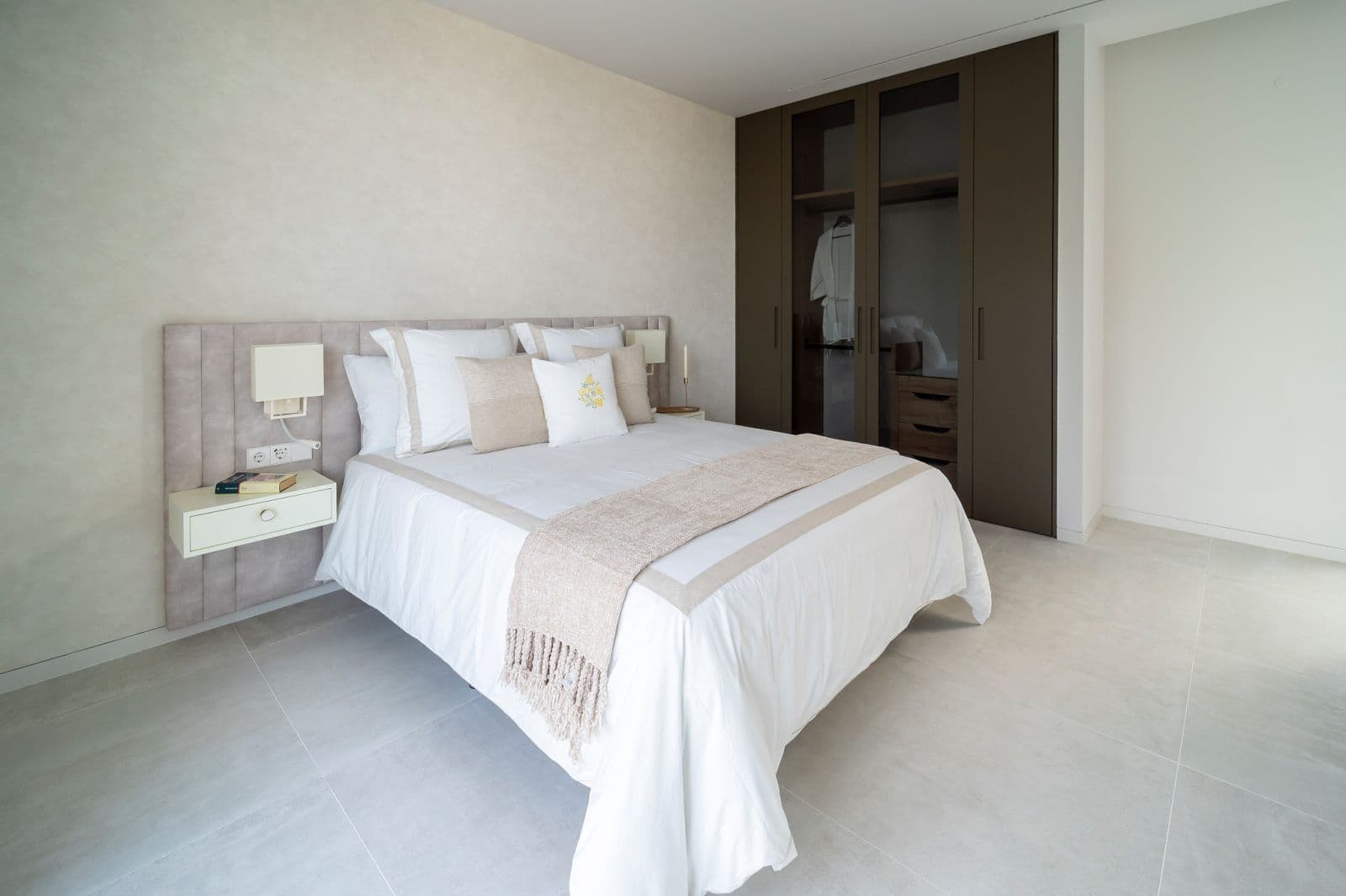 Villa Esmeralda, 3