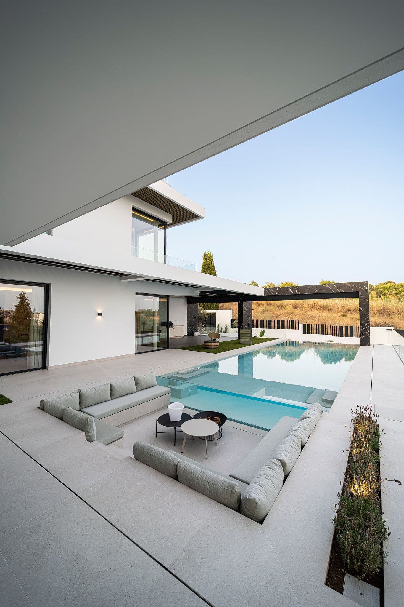 Villa Esmeralda, 22