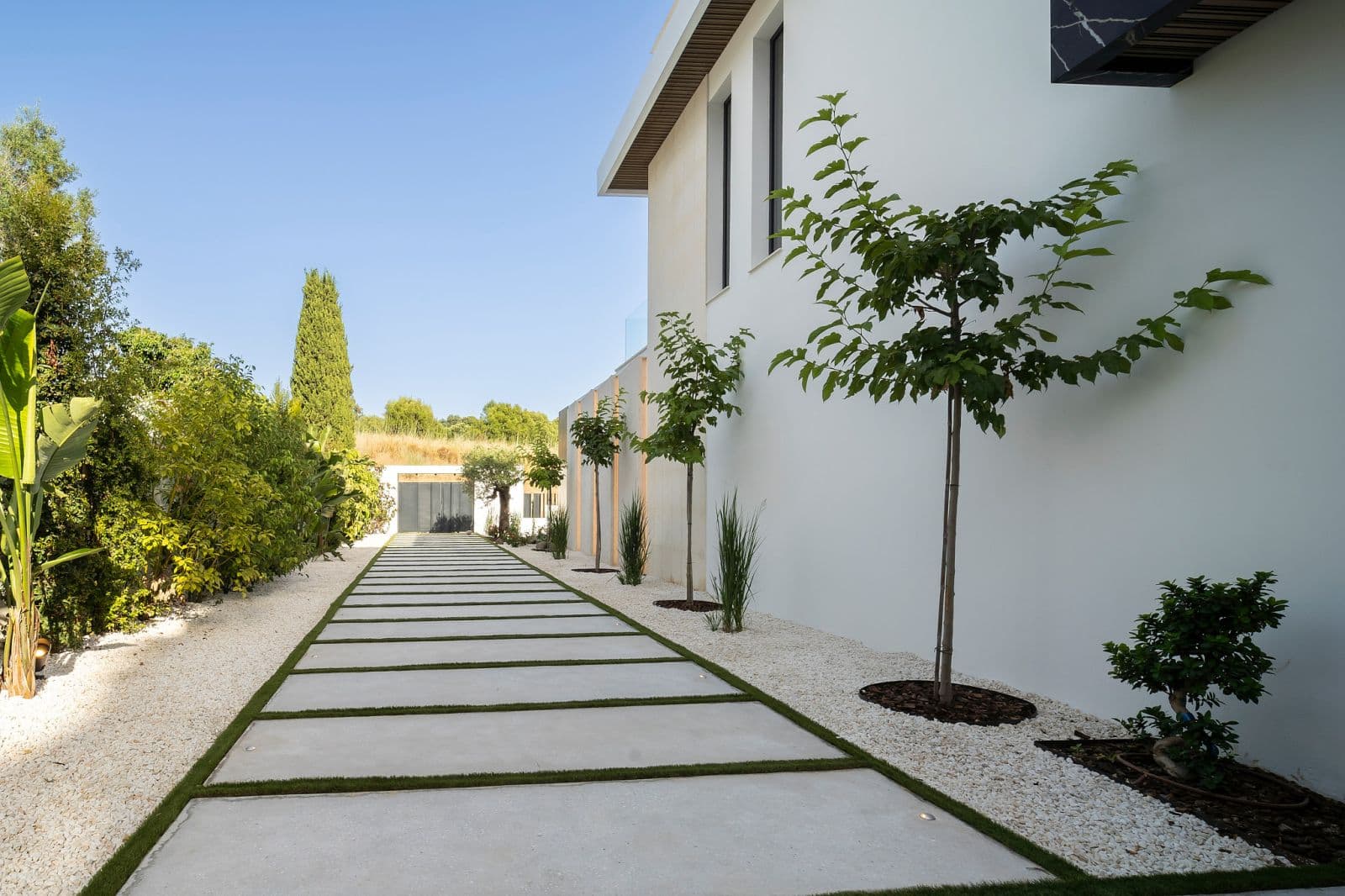Villa Esmeralda, 24
