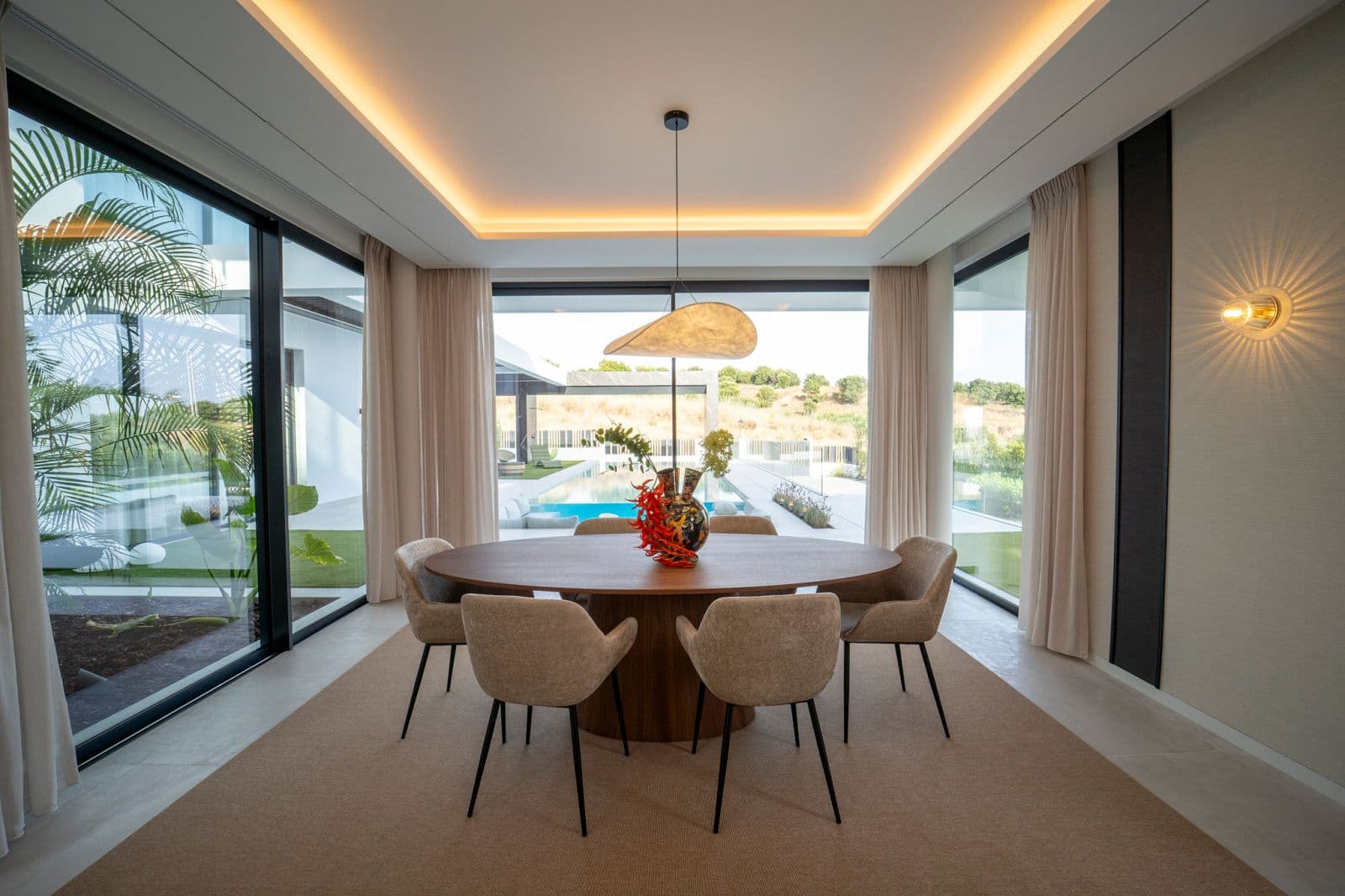 Villa Esmeralda, 34