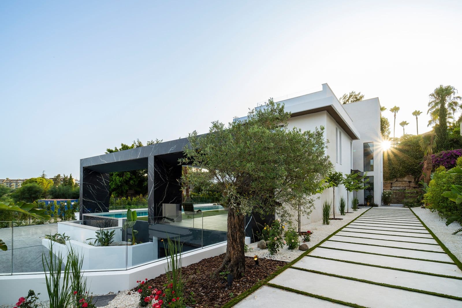 Villa Esmeralda, 52