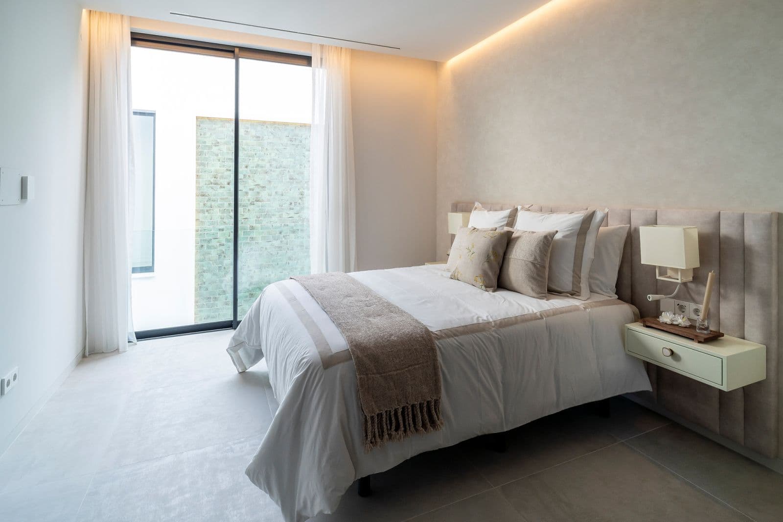 Villa Esmeralda, 8