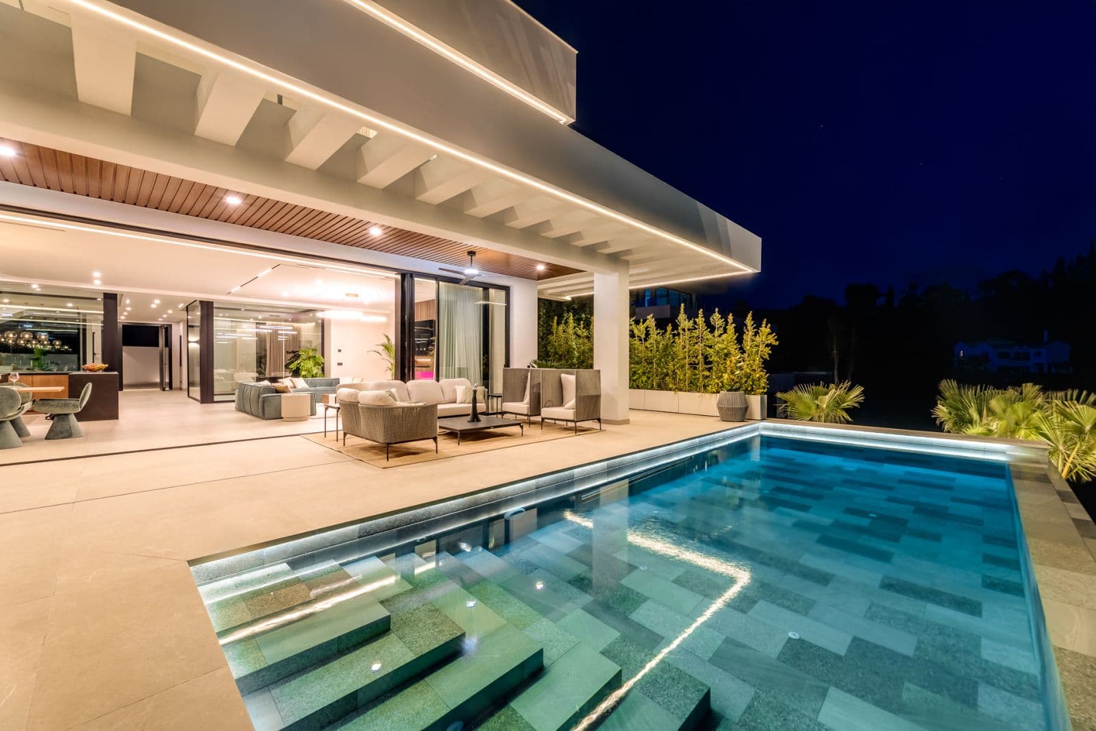 Villa Alfa, 3