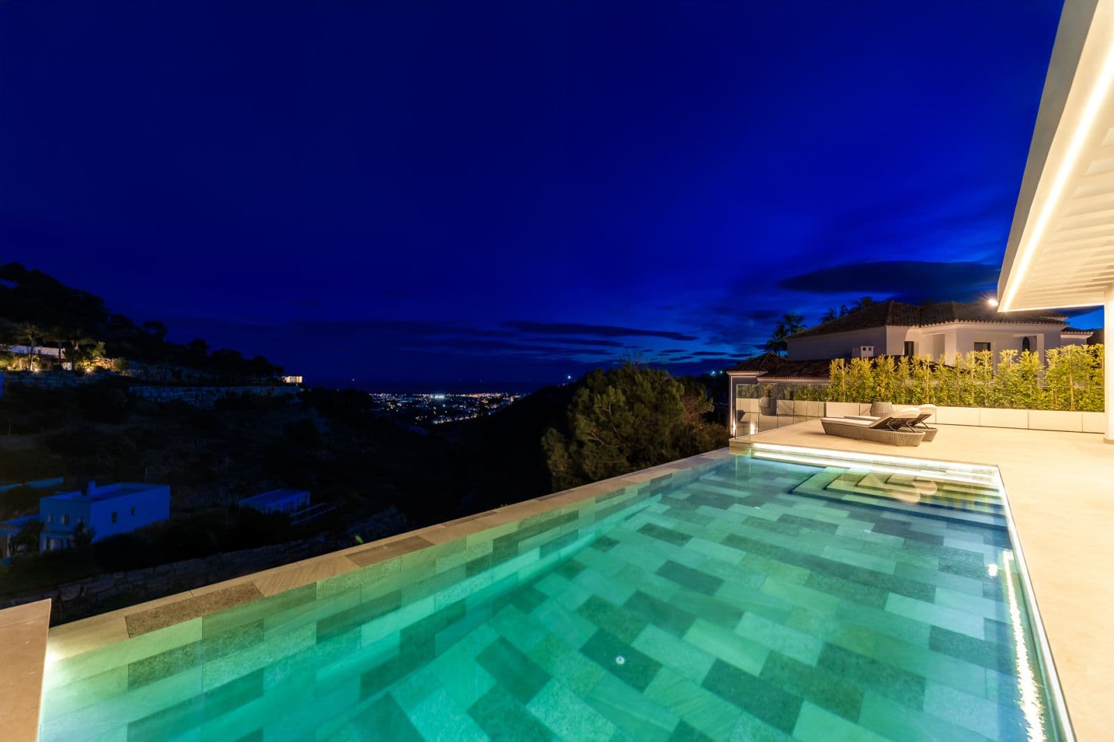 Villa Alfa, 5