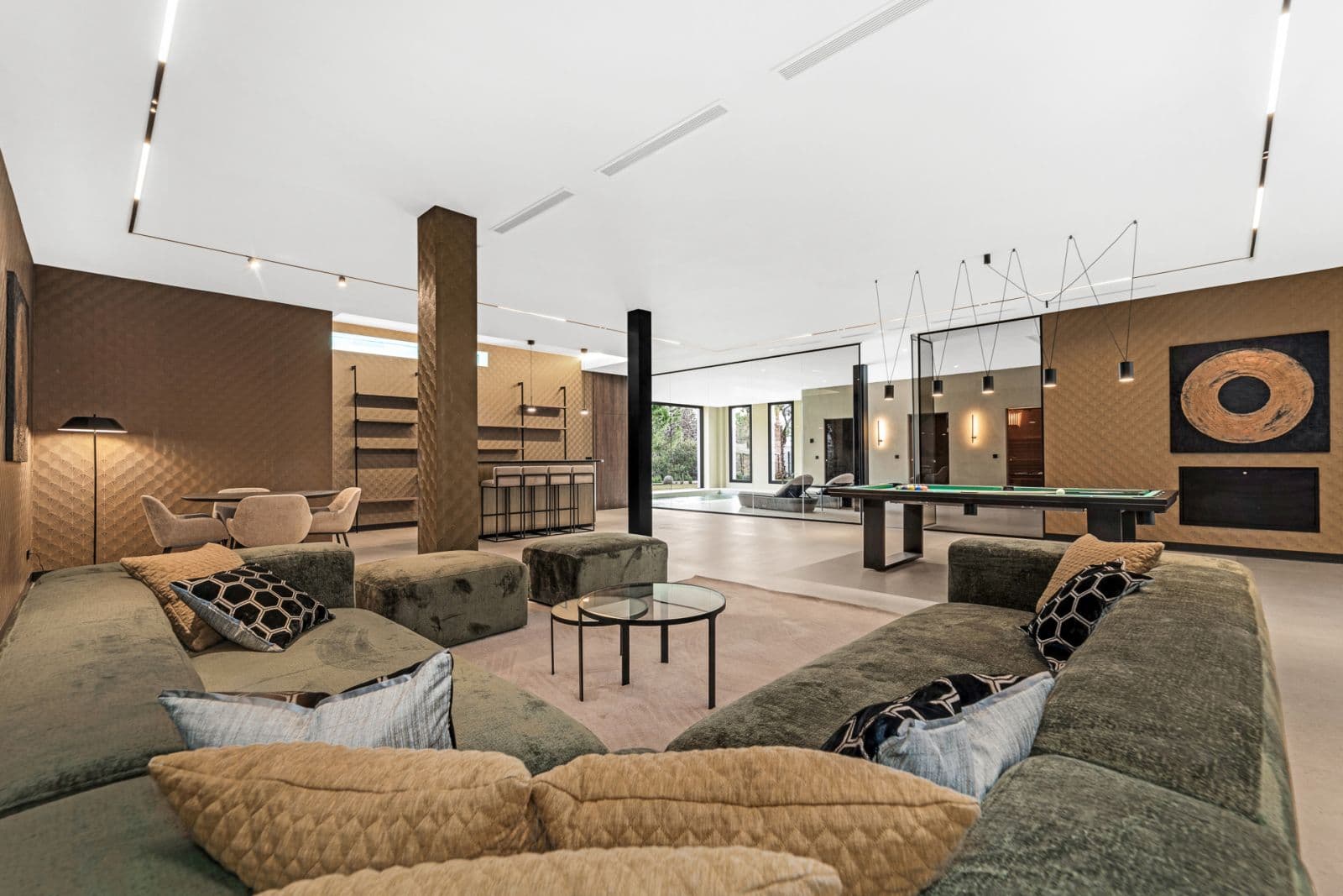 Villa Alfa, 6