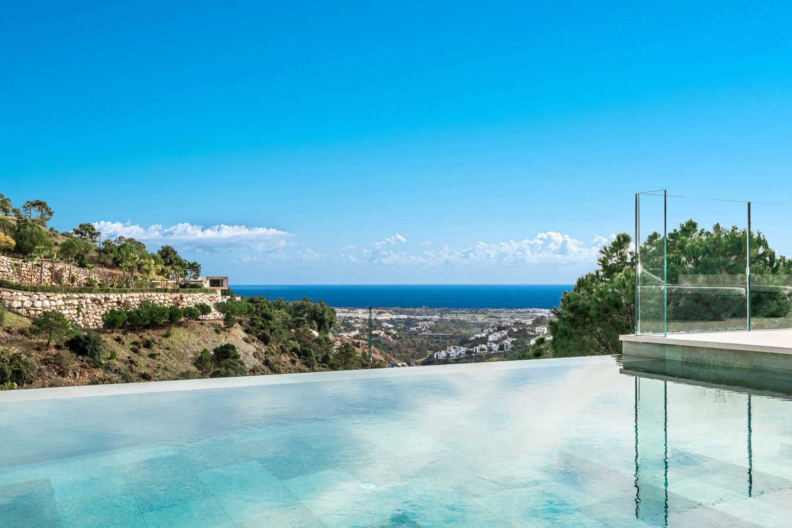 Villa Alfa, 9