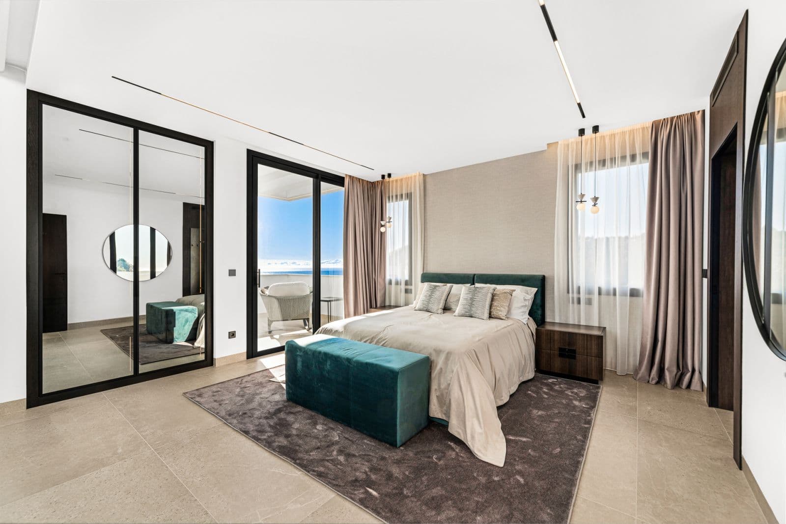 Villa Alfa, 10