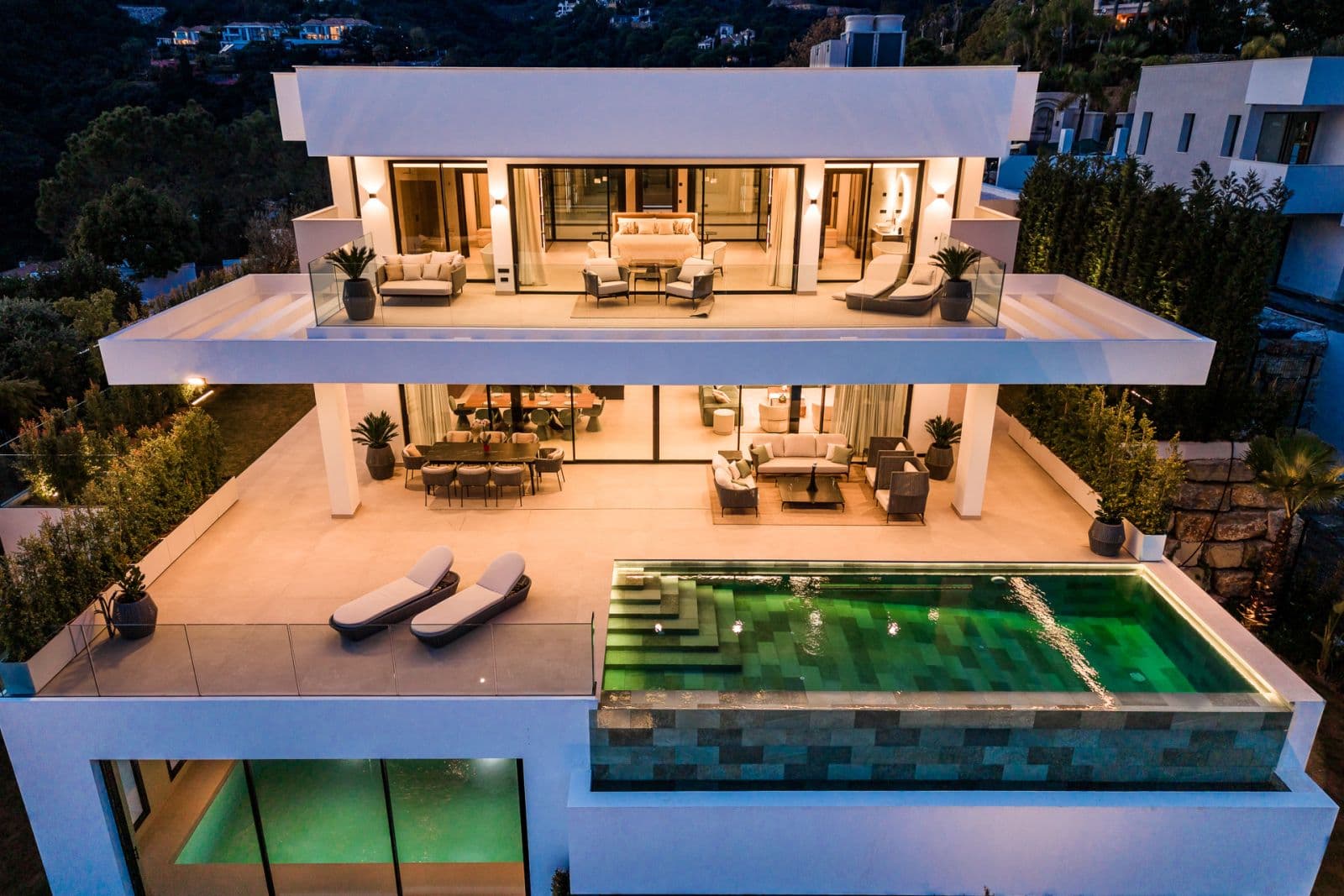 Villa Omega, 2