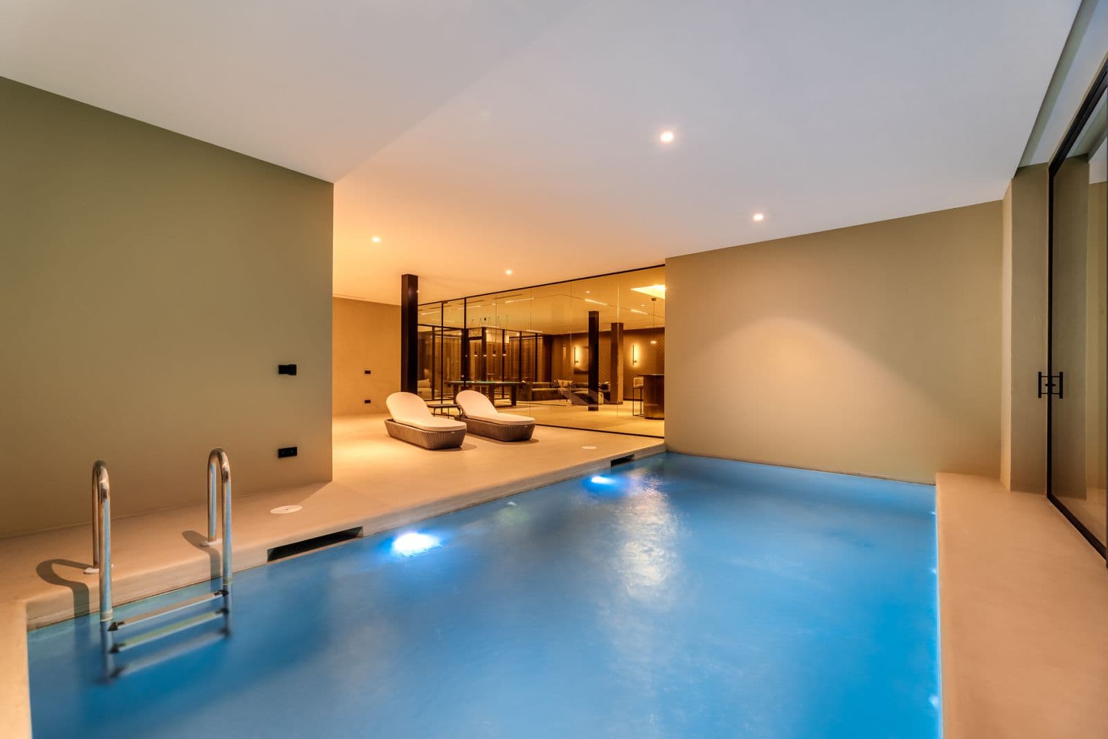 Villa Omega, 12