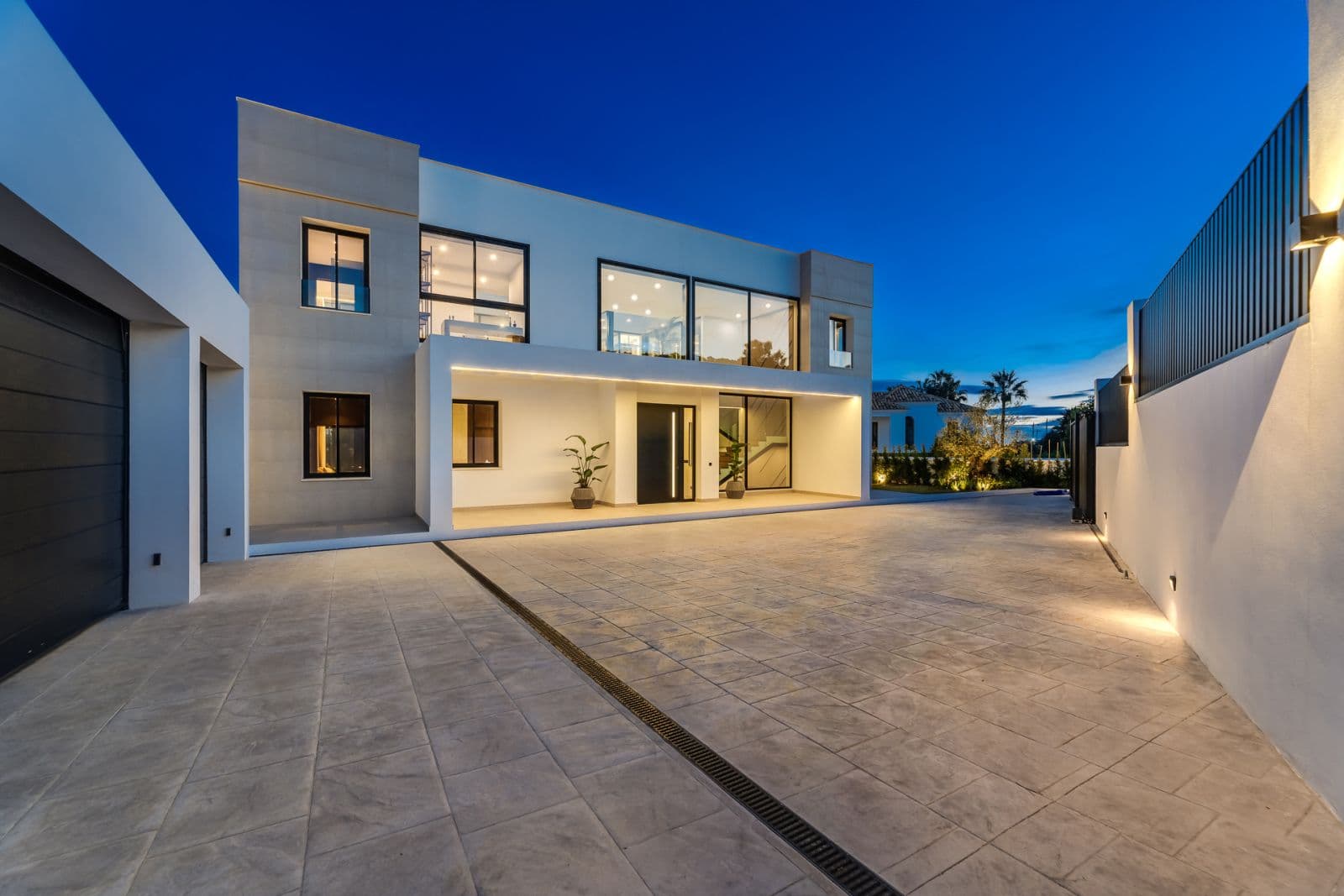 Villa Omega, 13
