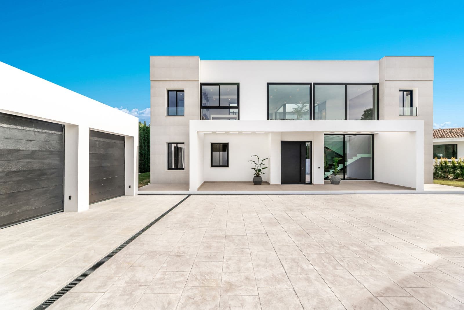 Villa Omega, 14