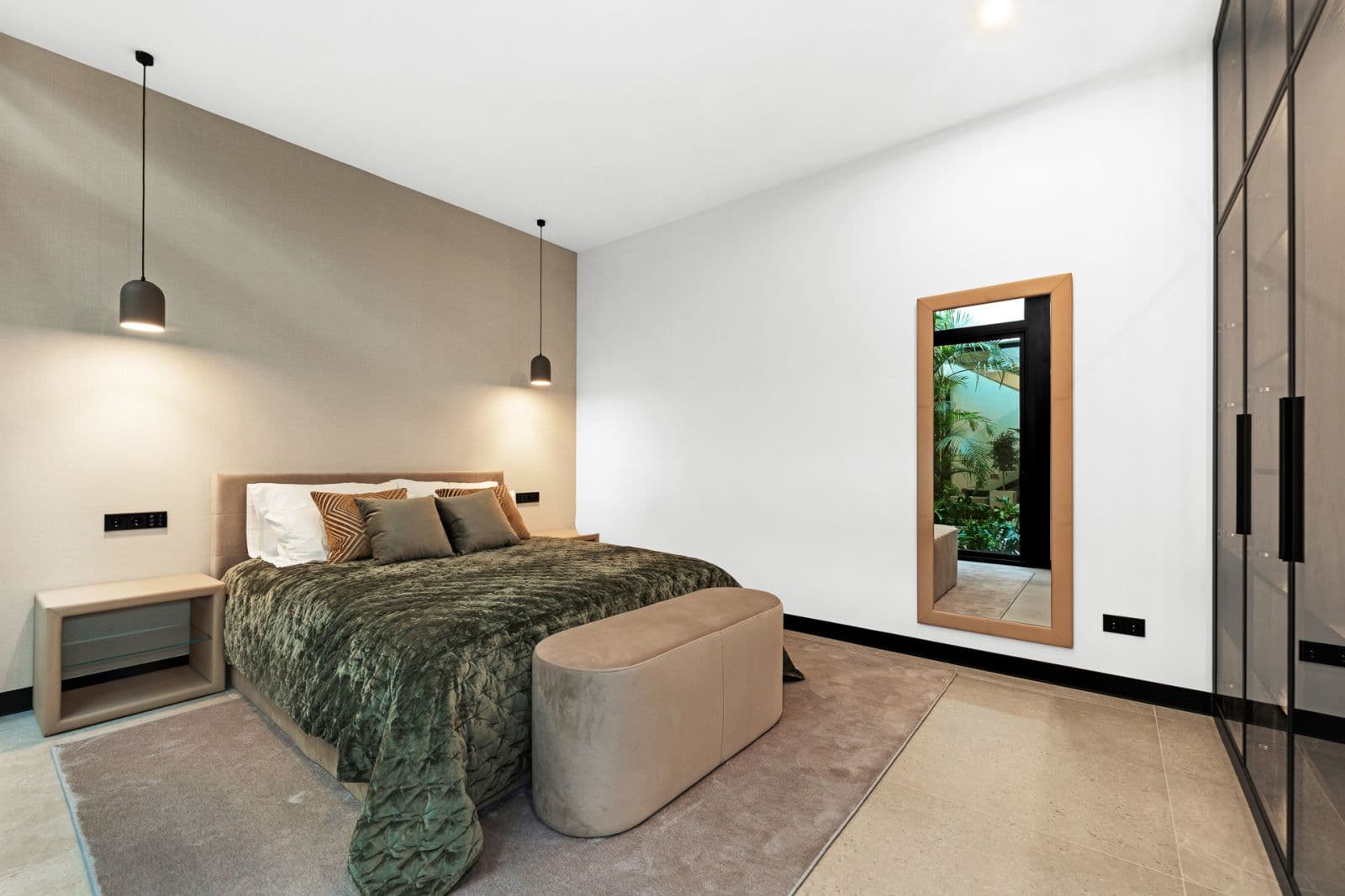 Villa Omega, 8