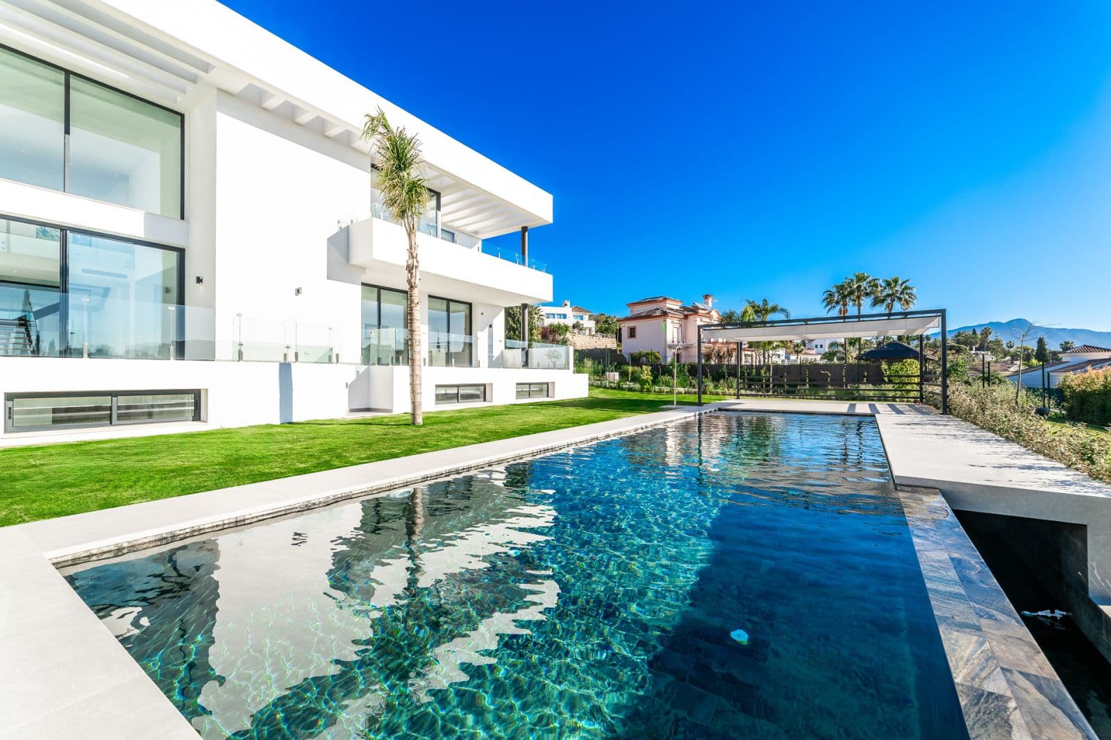 Villa Paradise, 2