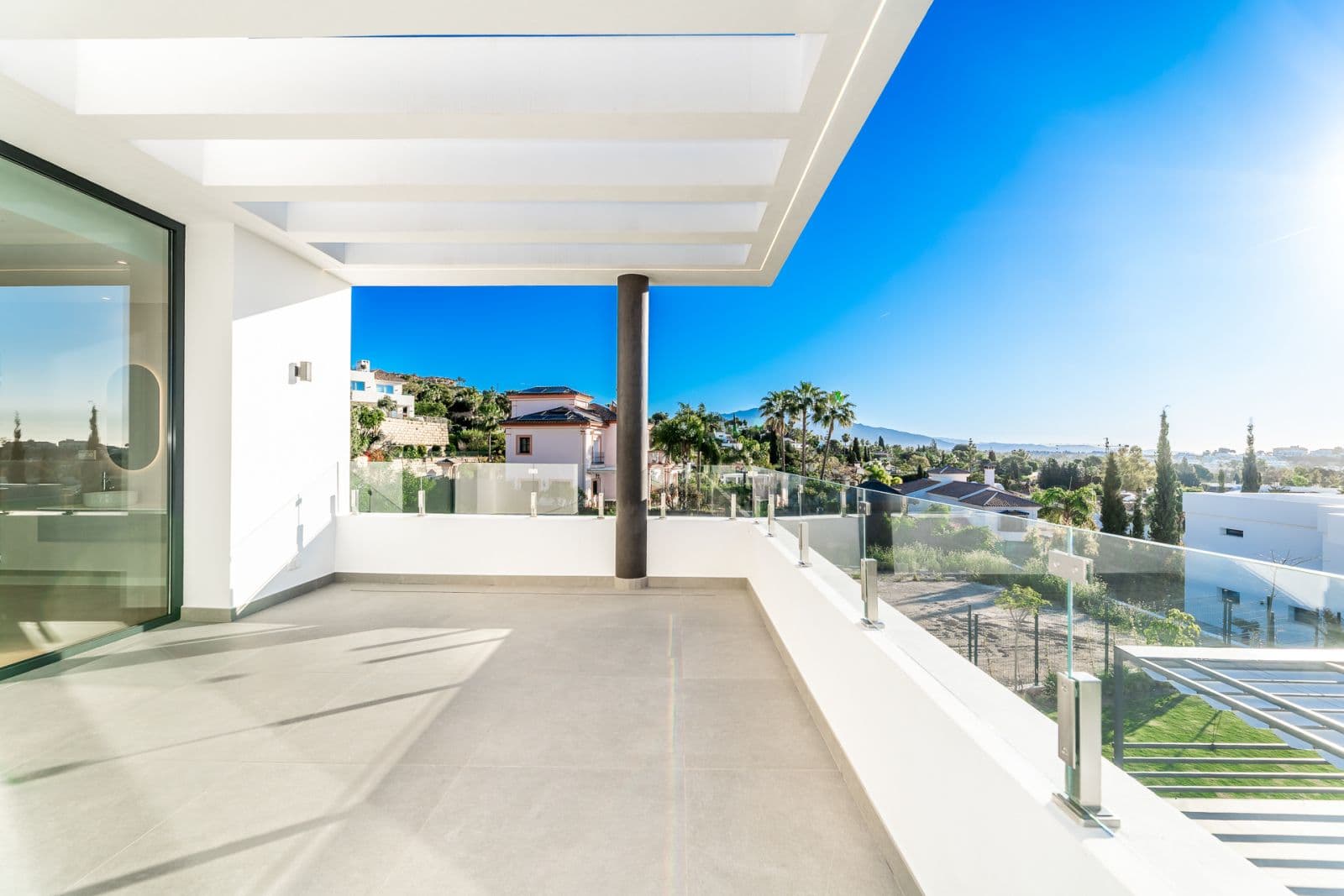 Villa Paradise, 14