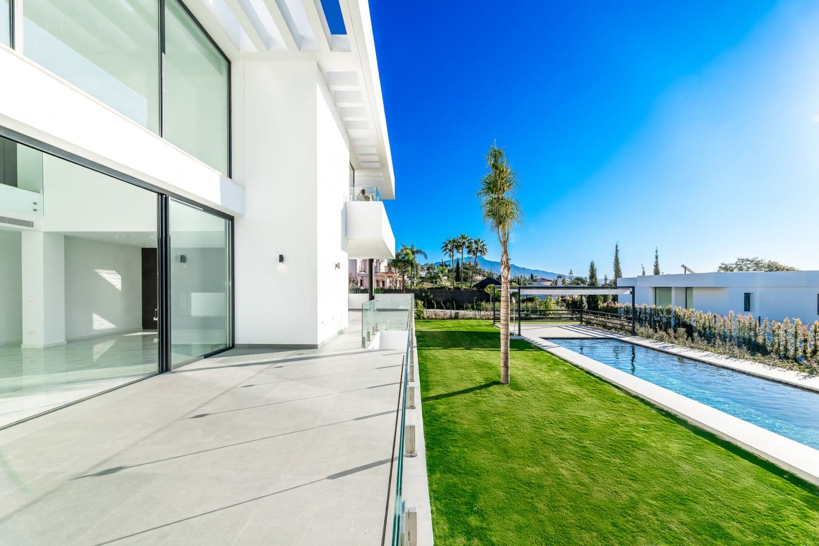 Villa Paradise, 18