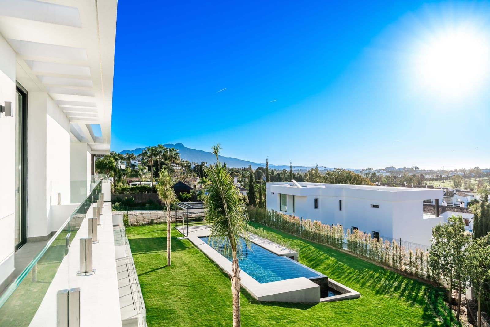 Villa Paradise, 19
