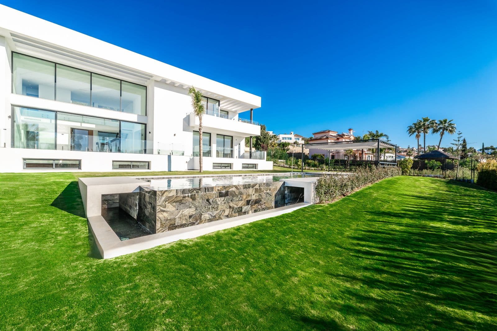 Villa Paradise, 20