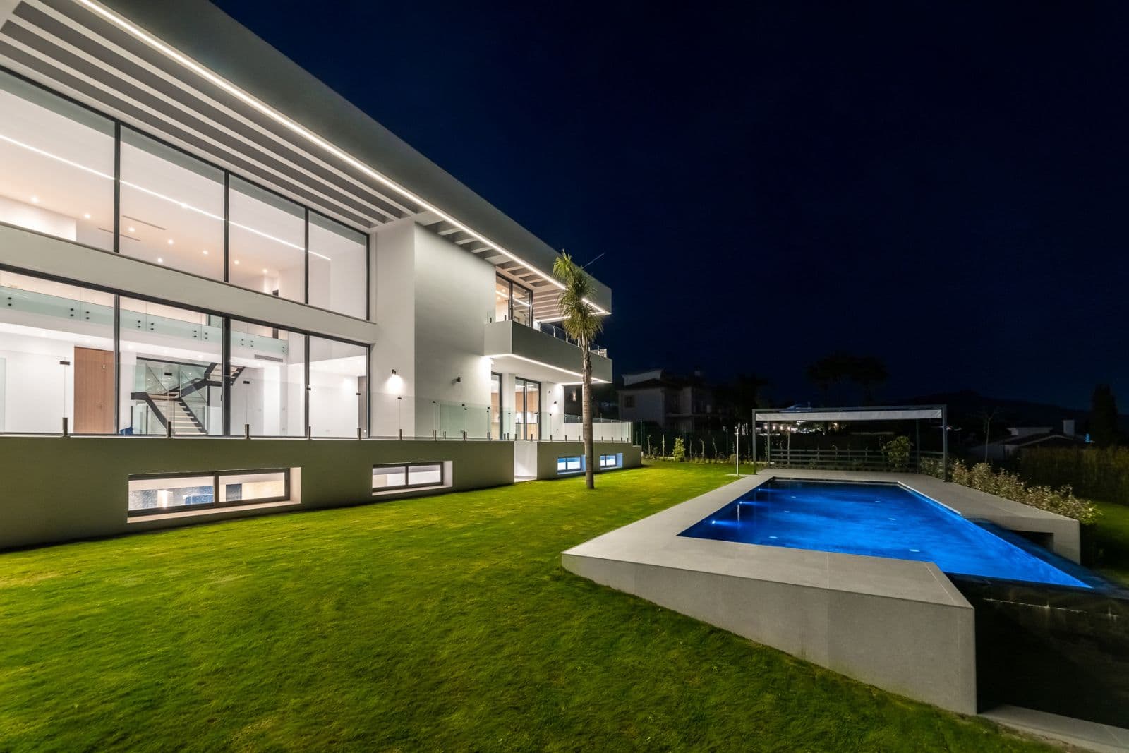 Villa Paradise, 23