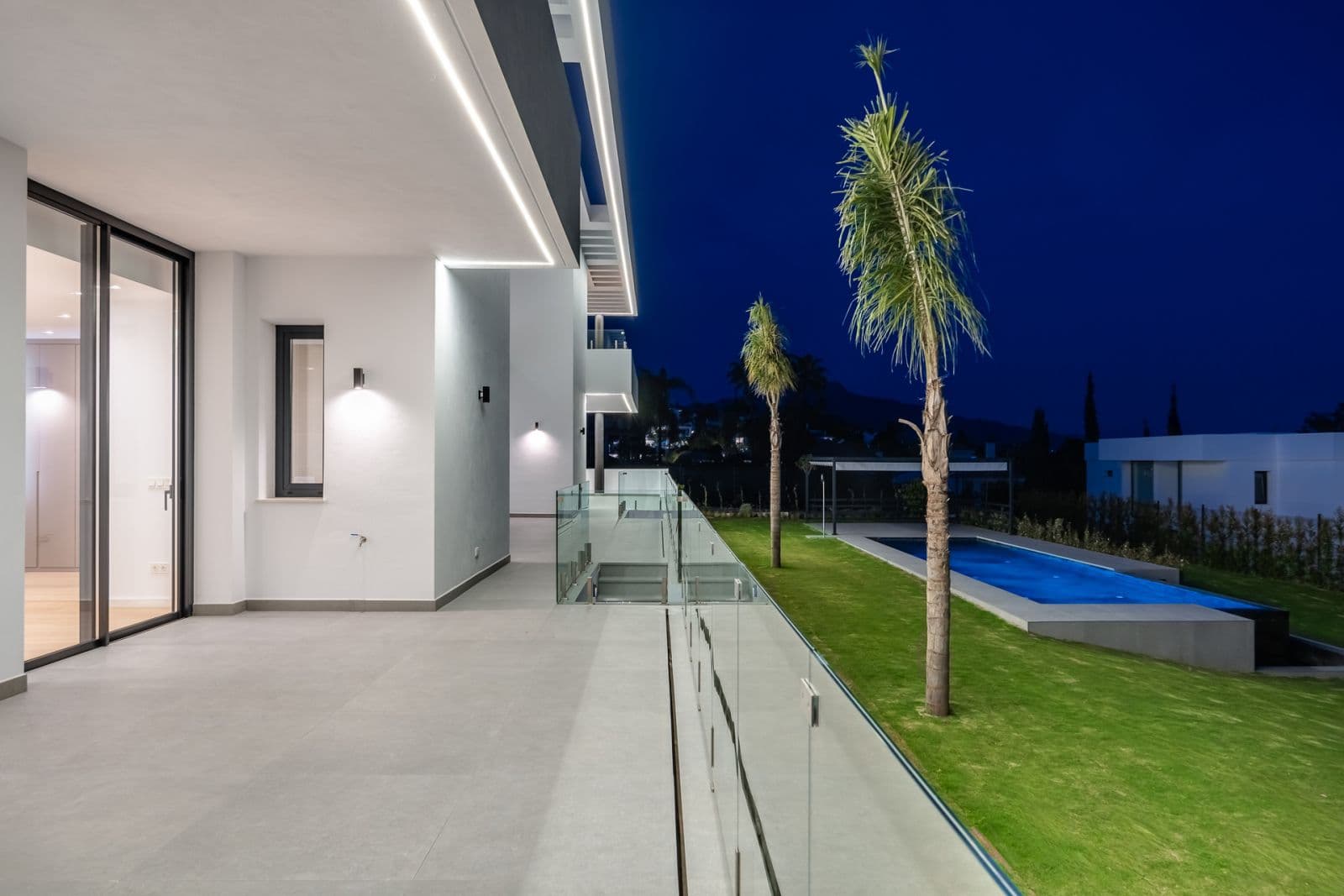Villa Paradise, 24