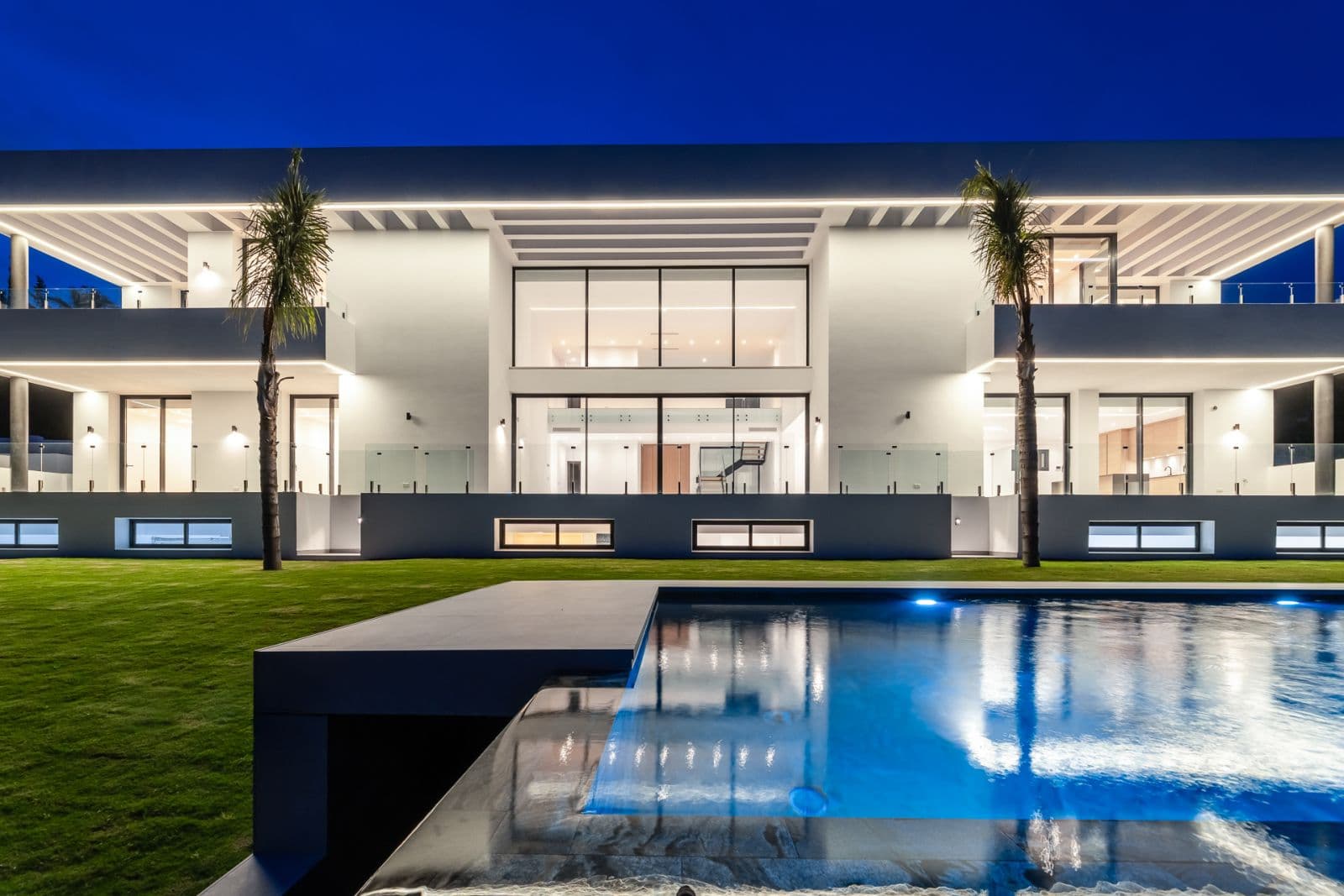 Villa Paradise, 25