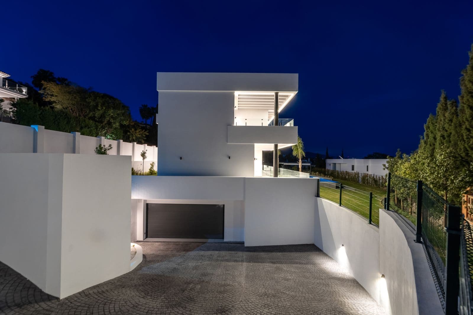 Villa Paradise, 27