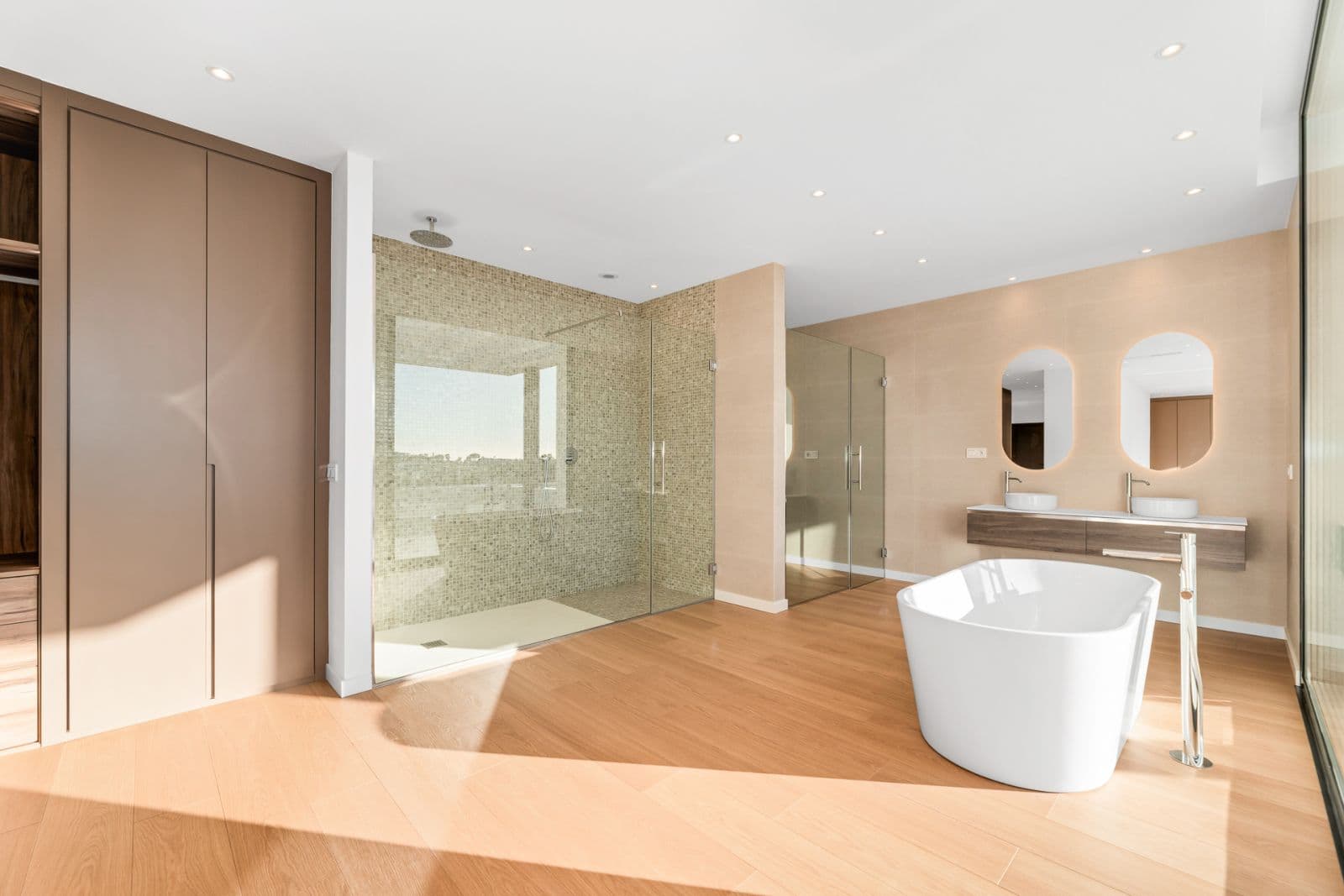 Villa Paradise, 6