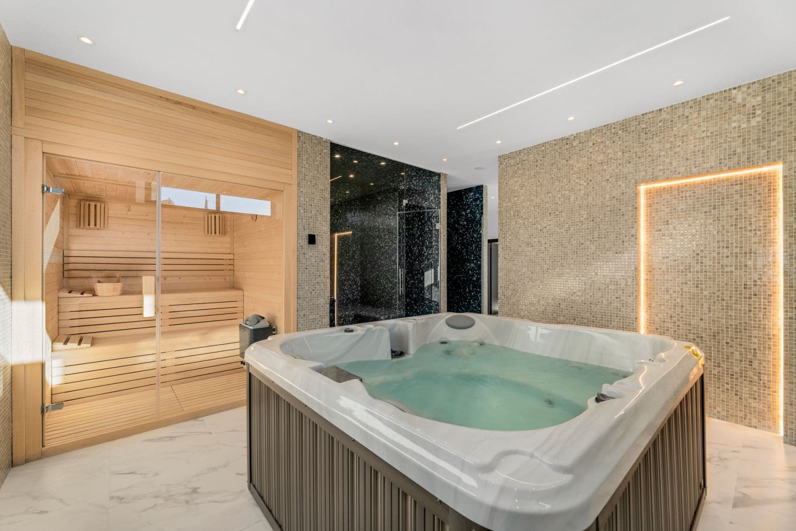 Villa Paradise, 7