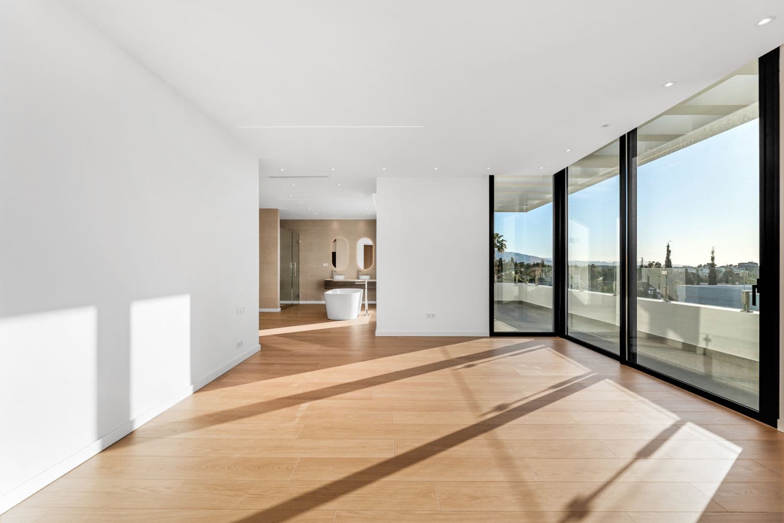 Villa Paradise, 8