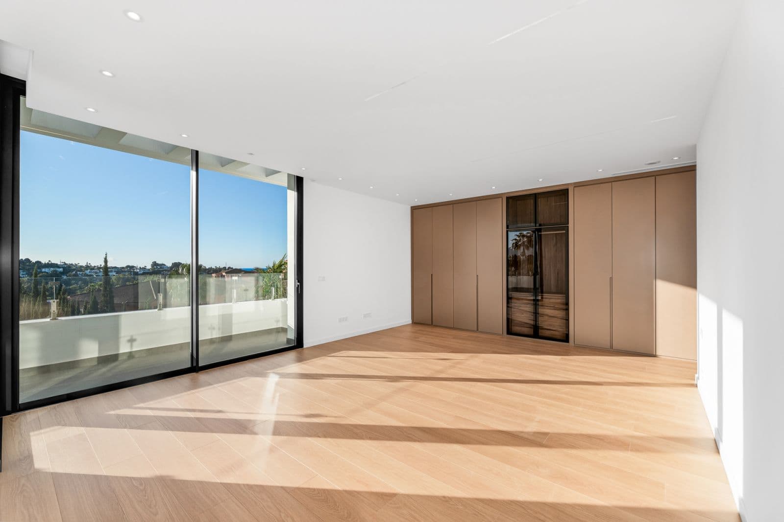 Villa Paradise, 9