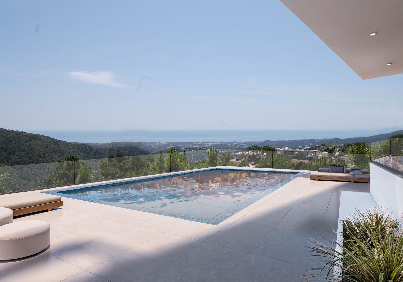 Villa Lyra, 2