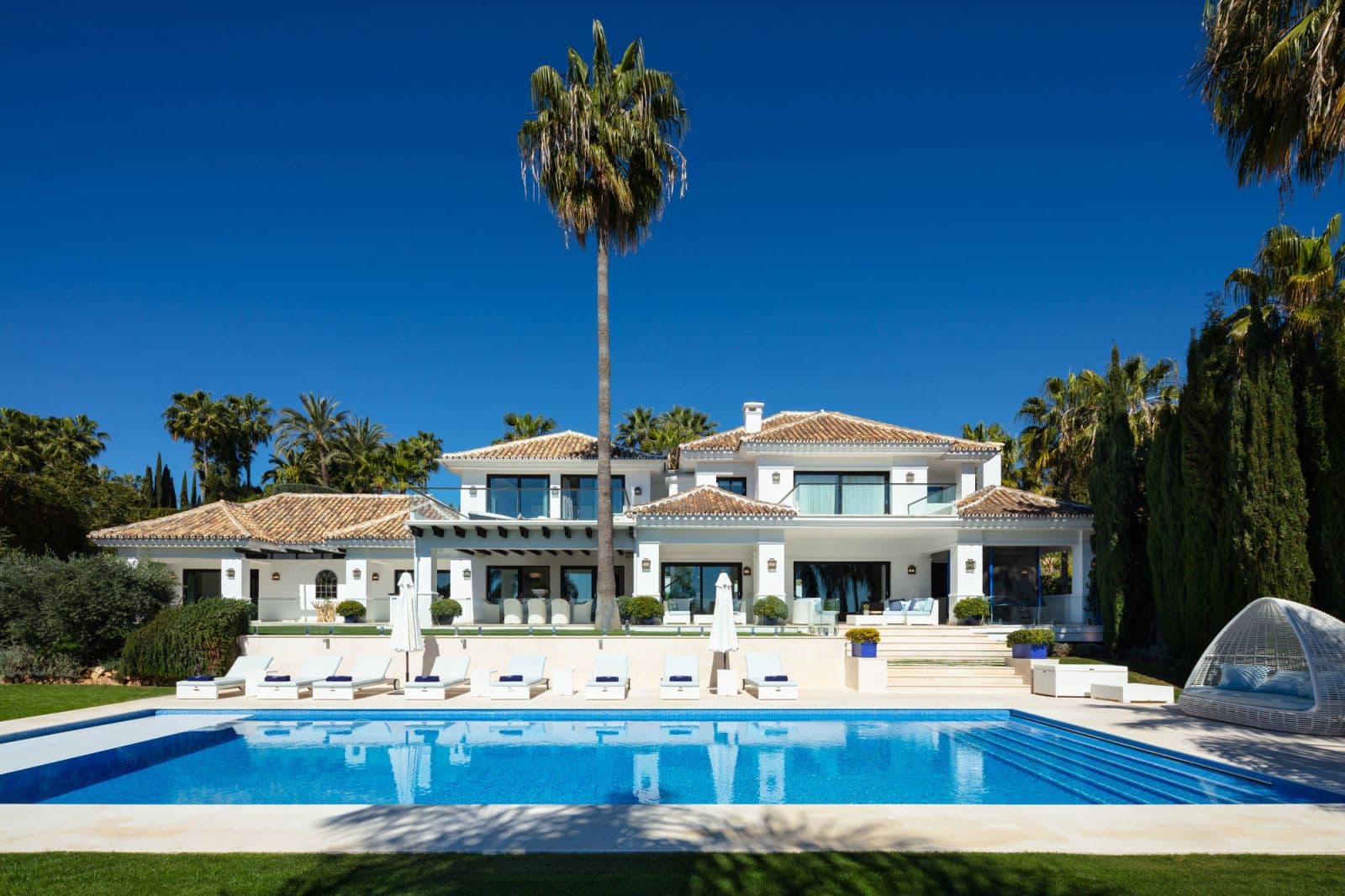 Detached Villa in Nueva Andalucía, Nueva Andalucía