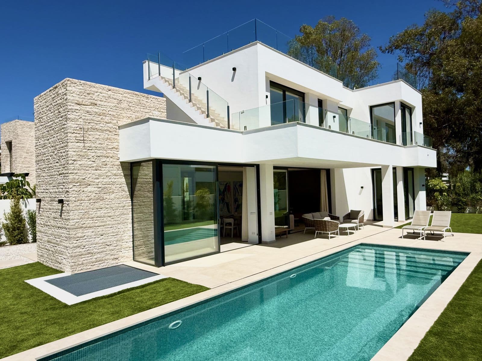 Detached Villa in New Golden Mile, Estepona