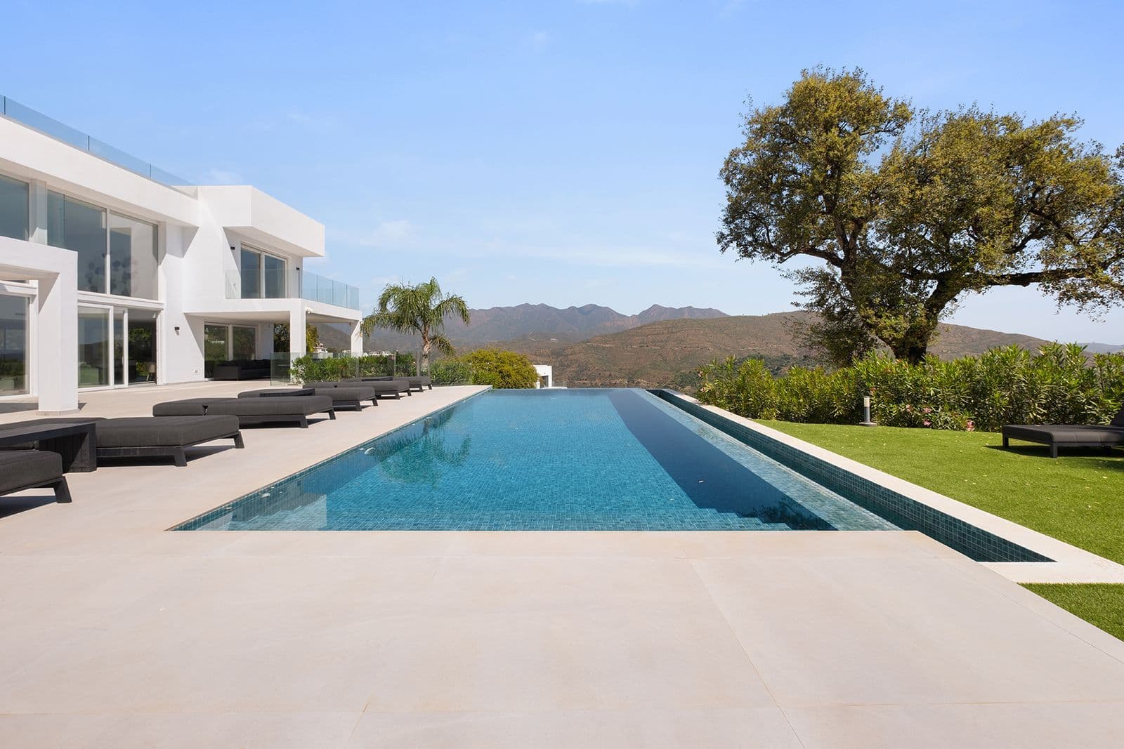 Detached Villa in La Mairena, Marbella East
