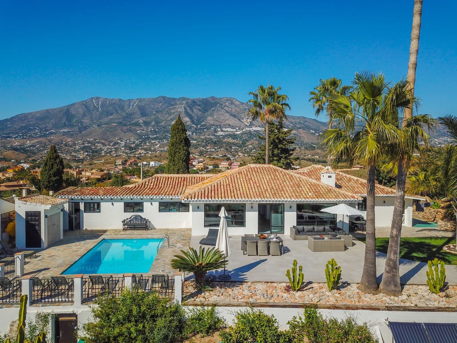 Detached Villa in Sierrezuela, Mijas