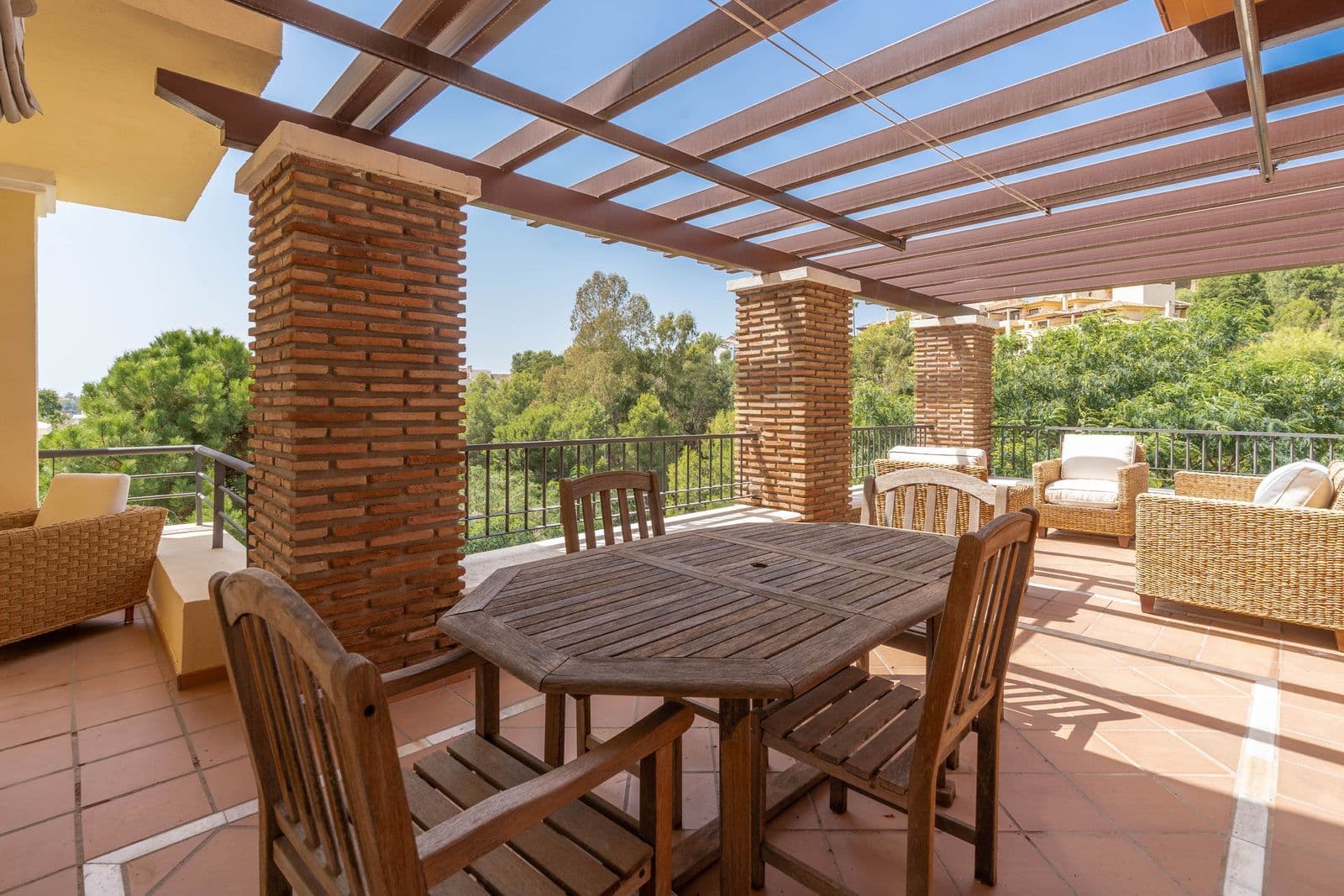 Middle Floor Apartment in Los Arqueros, Benahavís