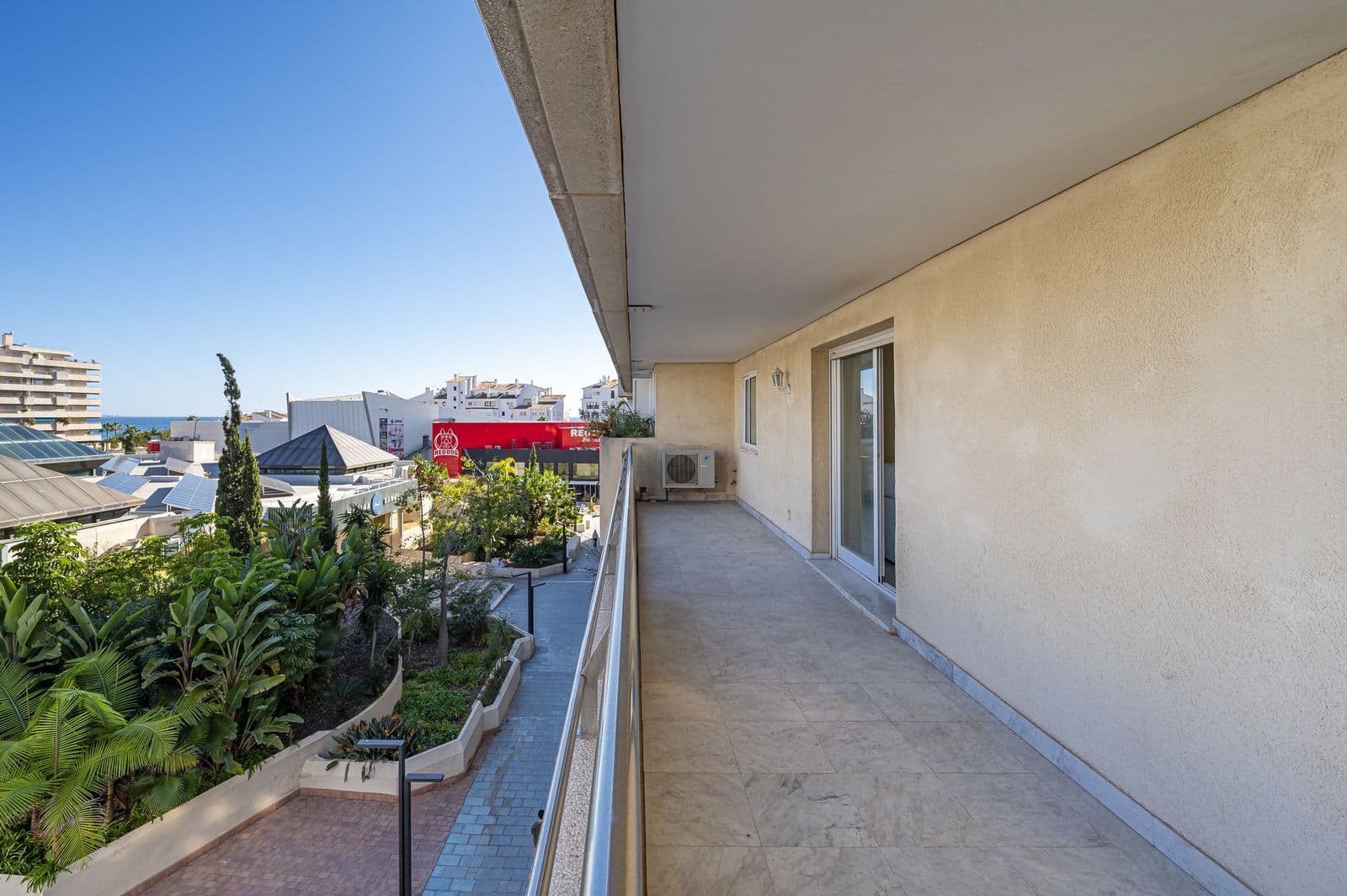Middle Floor Apartment in Puerto Banús, Marbella