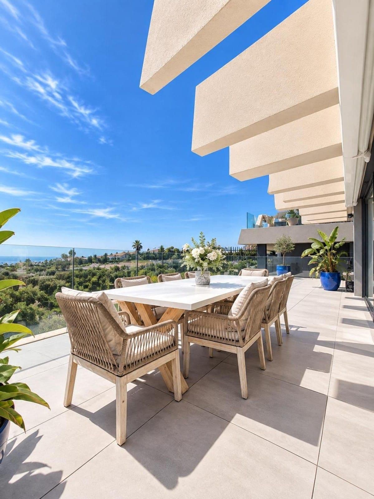 Middle Floor Apartment in Selwo, Estepona