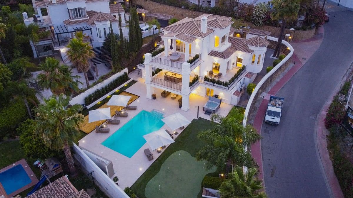Detached Villa in Nueva Andalucía, Nueva Andalucía