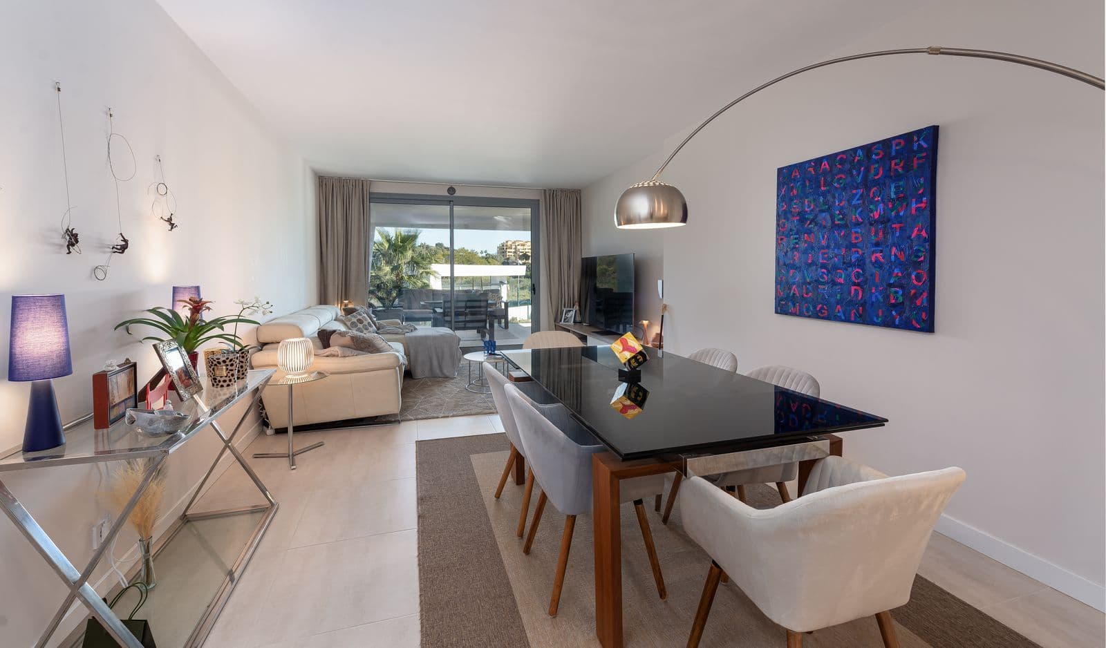 Middle Floor Apartment in Selwo, Estepona