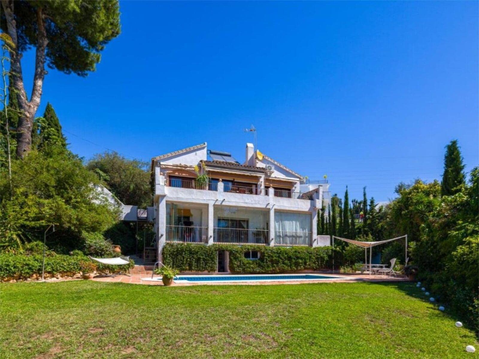 Detached Villa in El Rosario, Marbella East