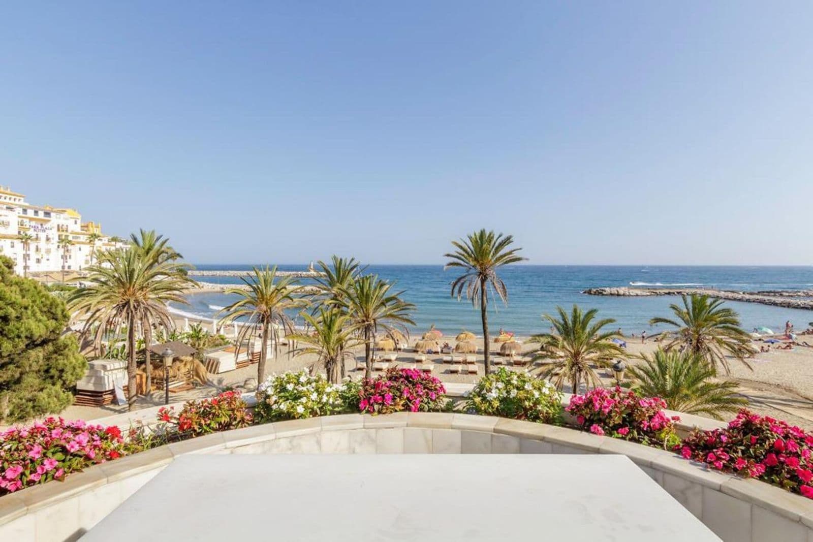 Middle Floor Apartment in Puerto Banús, Marbella