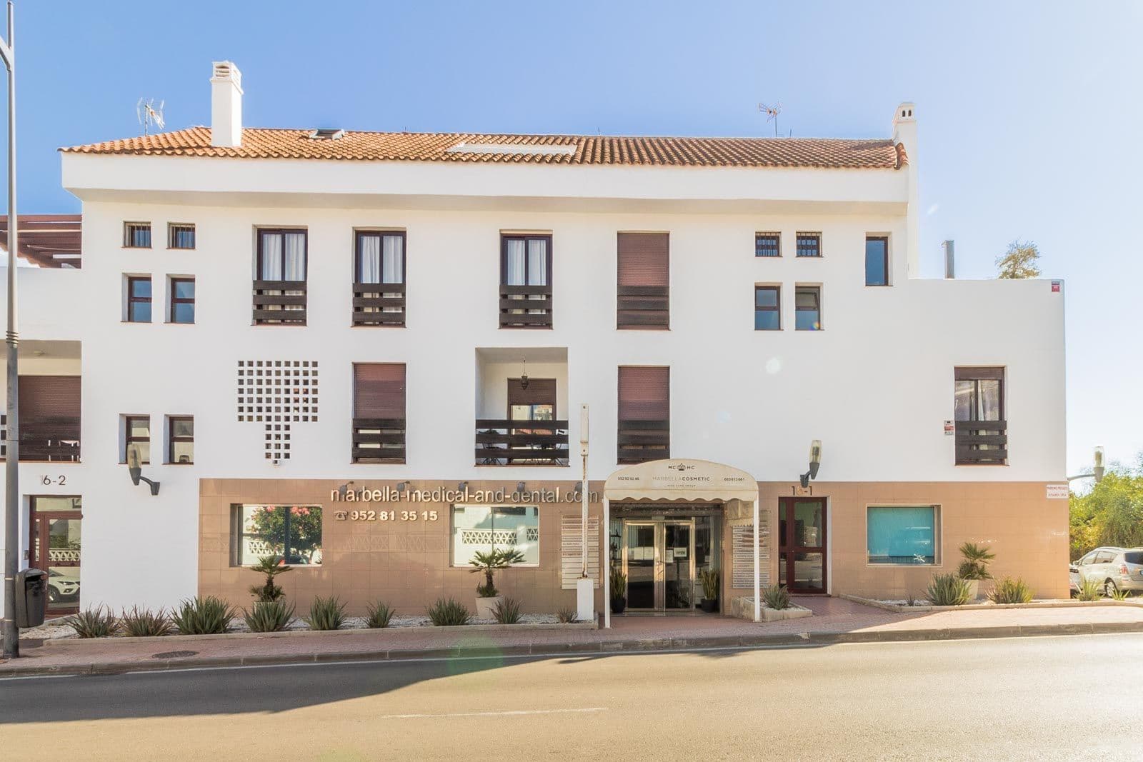 Business in Nueva Andalucía, Nueva Andalucía
