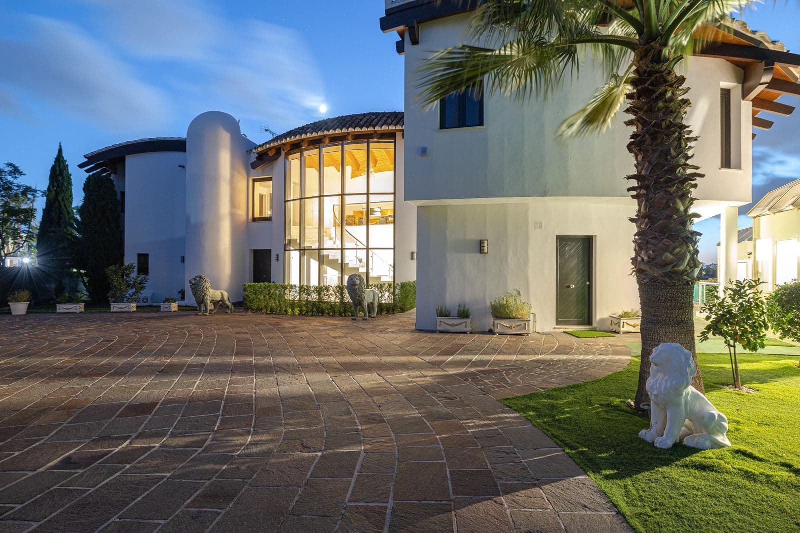 Detached Villa in Los Flamingos, Estepona