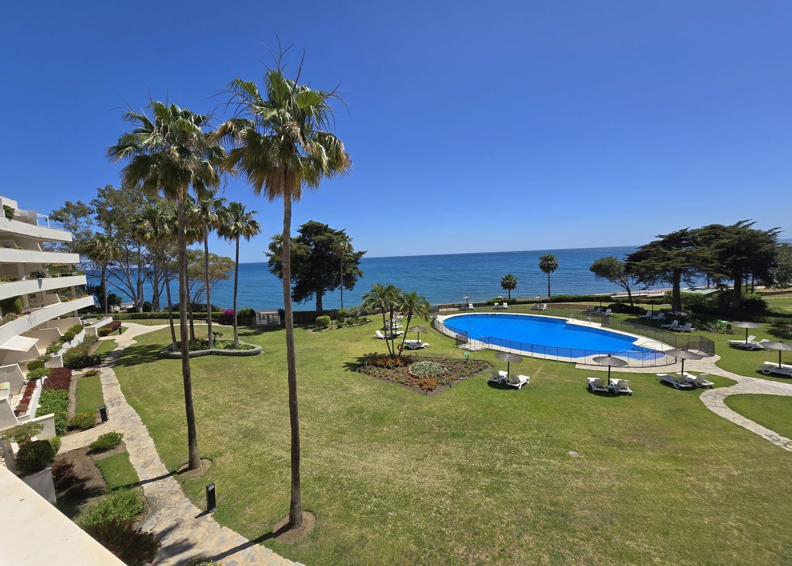 Middle Floor Apartment in Estepona, Estepona