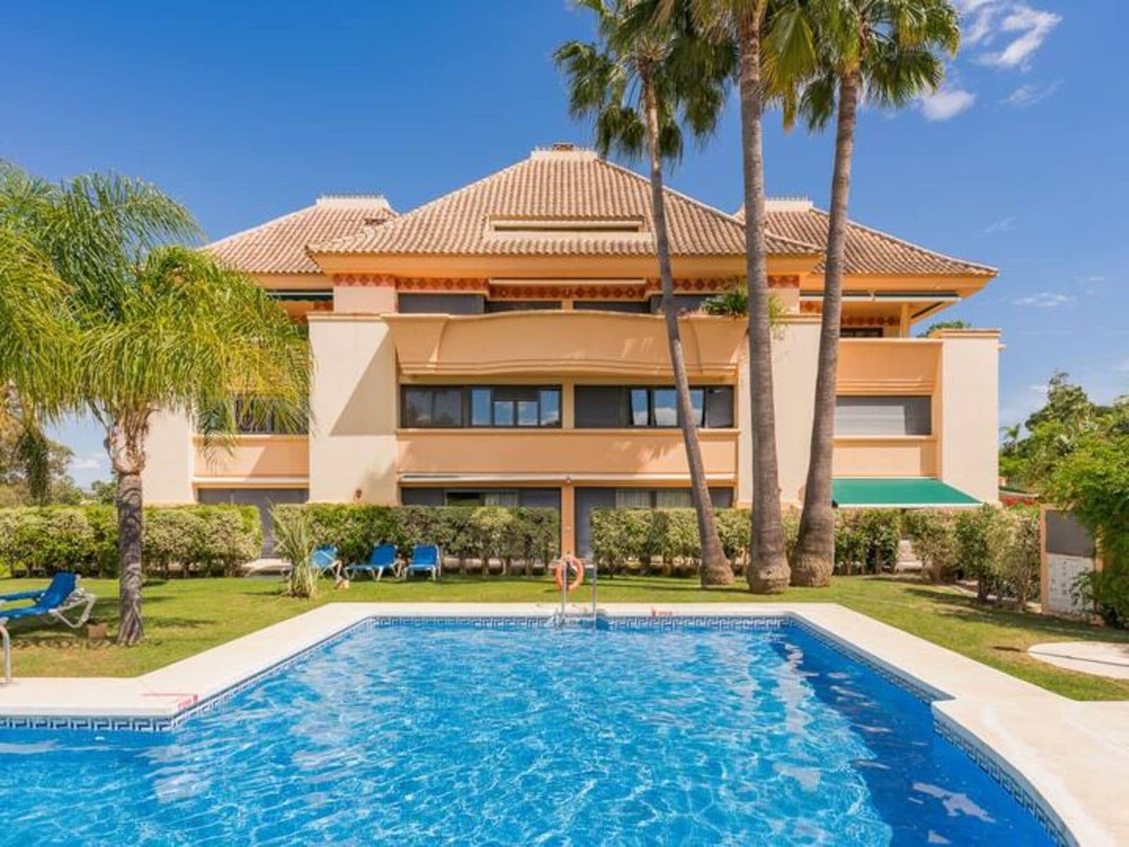 Middle Floor Apartment in Nueva Andalucía, Nueva Andalucía