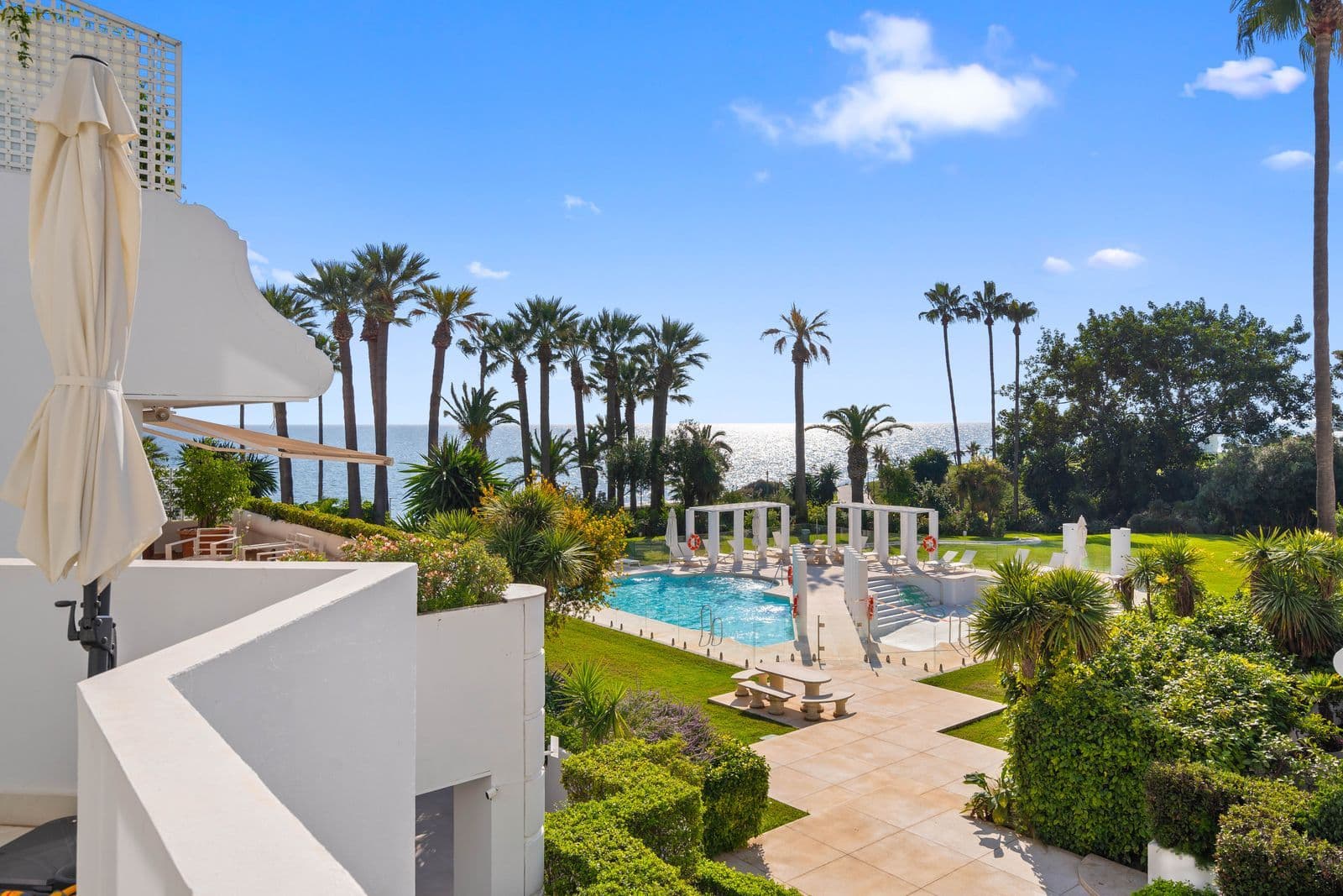 Middle Floor Apartment in New Golden Mile, Estepona